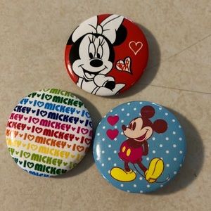 3 Disney buttons